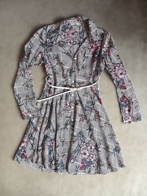 Red Queen dress like new, size S, floral print