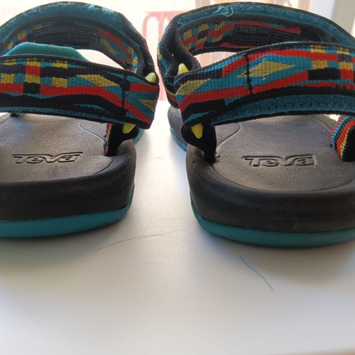 Teva Hurricane XLT 2 kids sandals size 31 like new, multicolor
