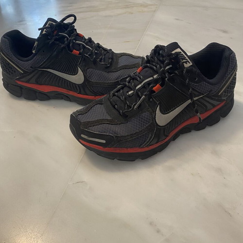 Nike Vomero 5 casual shoes size 42.5 like new black and red