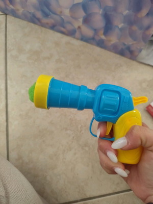 Cat ball launcher toy like new with 5 balls included