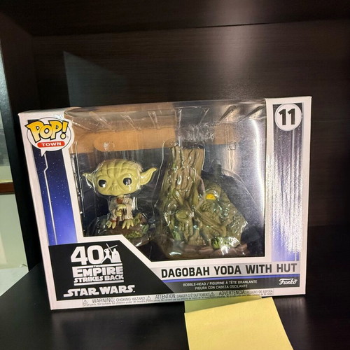Funko Pop Star Wars Dagobah Yoda with Hut mint