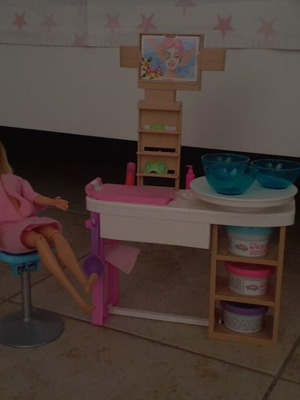 Barbie Mattel GJR84 Wellness Beauty Institute like new