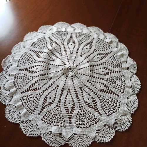 Round crochet white with lace design like new