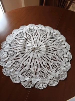 Round crochet white with lace design like new