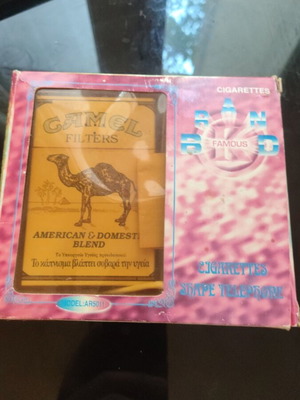 Camel vintage τηλέφωνο σε σχήμα τσιγάρων