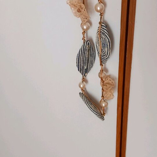 Women's necklace used handmade with pearls and cord