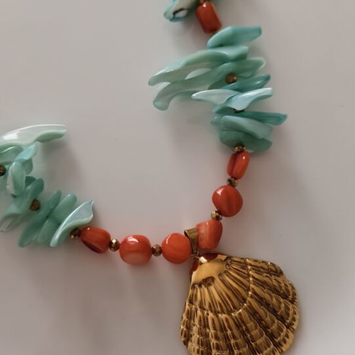 Necklace with shell chips and steel clam pendant