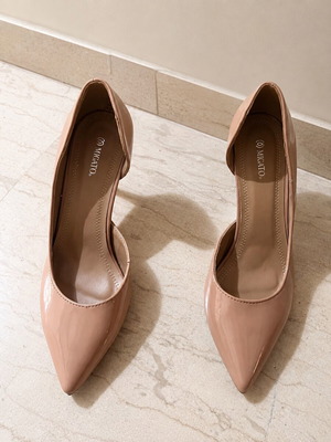 Migato nude patent leather pumps size 37 like new