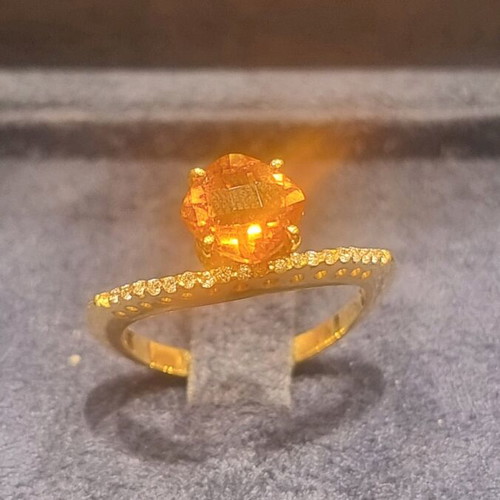 Yellow gold ring with brilliant and topaz new with gemological certificate