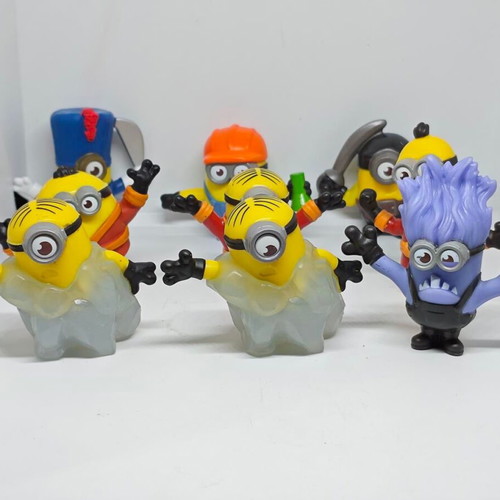Despicable Me & Minions McDonald's collectible set like new, 13 pieces