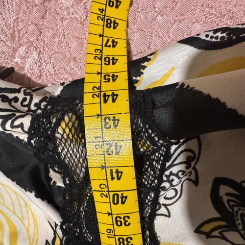 Mat Fashion top with lace and black-yellow print like new
