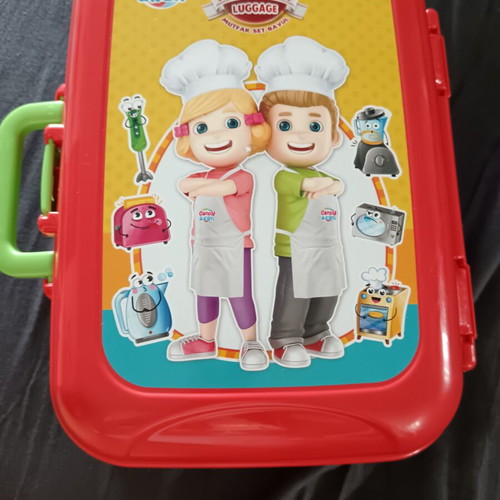 Chef Playset luggage like new with all accessories