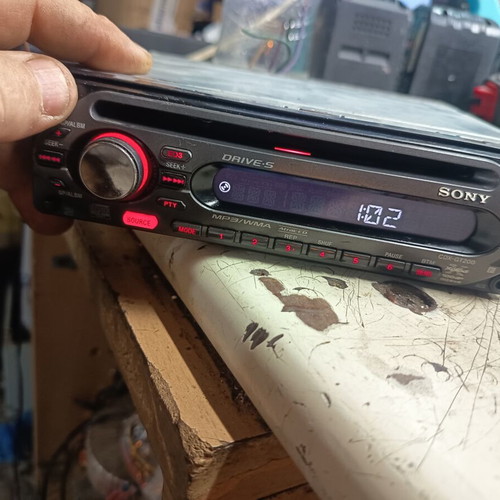 Sony Xplod CDX-GT200 car CD player