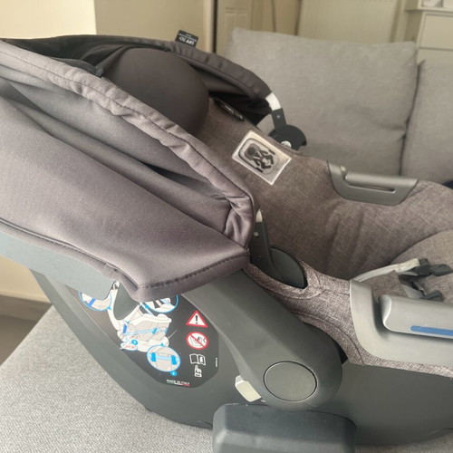 Iglesina Aptica car seat egg like new