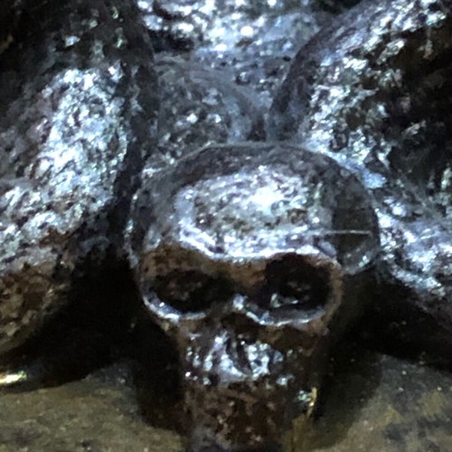 Decorative figurine with snakes and skulls