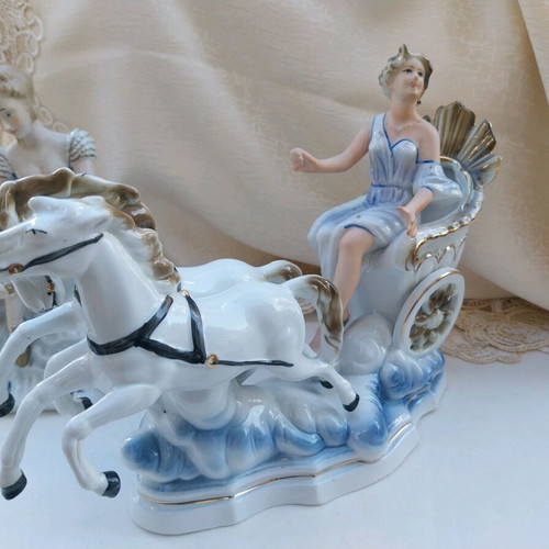 Porcelain set like new, ballerina and carriage decorations
