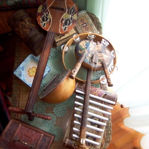 Maracas and other ethnic musical instruments used