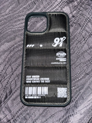iPhone 15 puffy case green Pull&Bear like new