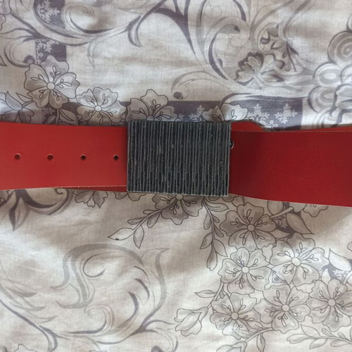 Women's red belt like new, size 80-95cm