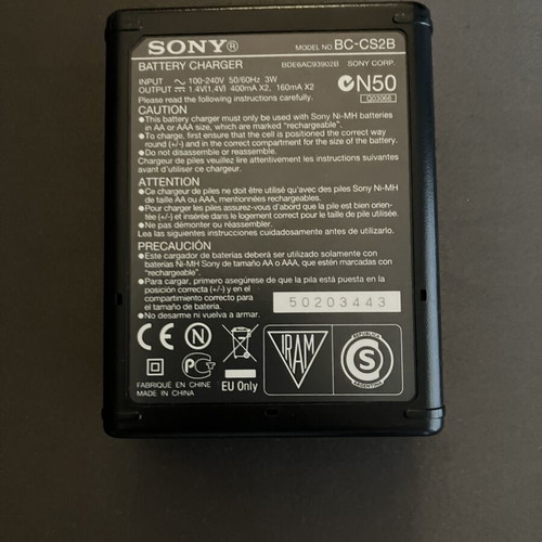 Sony BC-CS2B Battery Charger like new for AA and AAA batteries