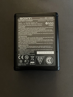 Sony BC-CS2B Battery Charger like new for AA and AAA batteries