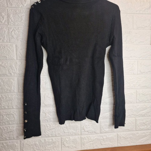 Turtleneck sweater like new with button details
