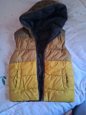 Mayoral αμάνικο γιλέκο μεταχειρισμένο για 4 ετών διπλής όψης