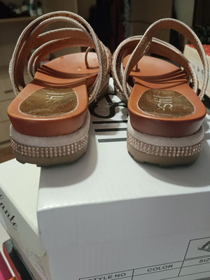 Estil women's flatform sandals like new, gold and brown