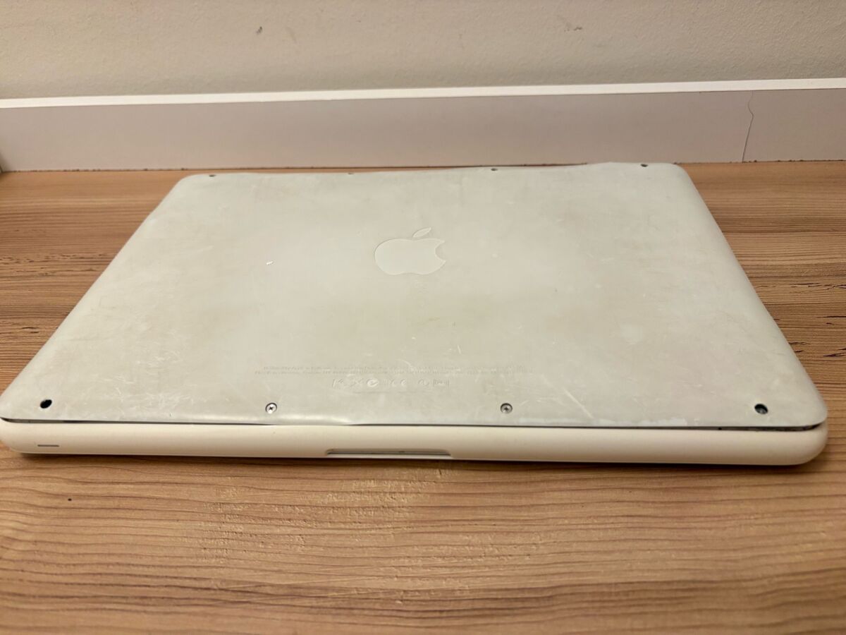 Apple Macbook 13 inch late 2009 used… - € 115,00 - Vendora.cy