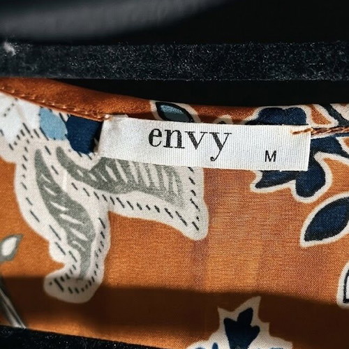 Envy Floral Top medium satin fabric like new, orange