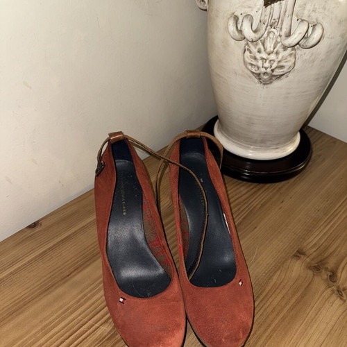 Tommy Hilfiger suede shoes, yellow, size 39