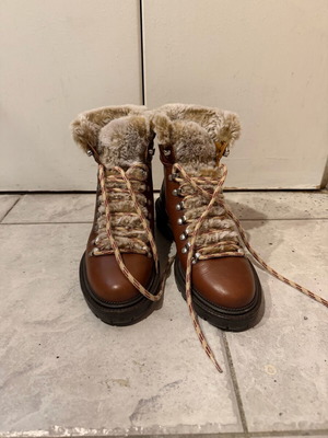 Zara winter brown fur ankle boots like new, size 37