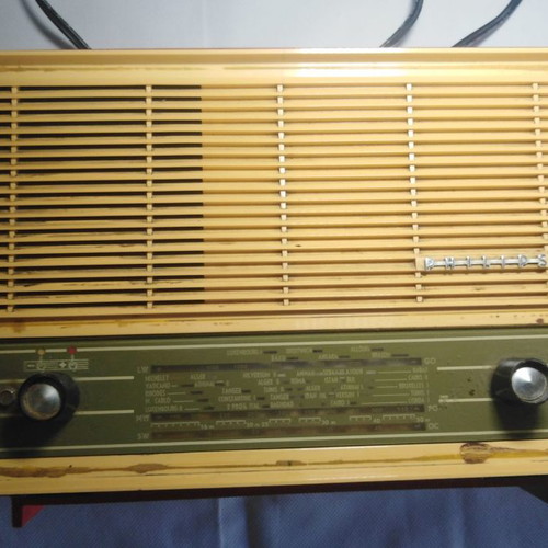 Philips vintage radio used, red color