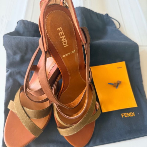 Fendi sandals size 40 new, brown and green platform