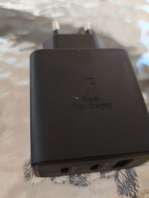 65W 3-Port Fast Charger