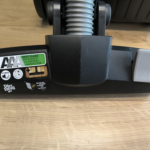 Dirt Devil vacuum cleaner like new with HEPA filter and 750W motor