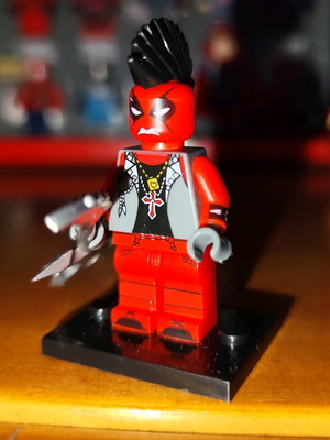 Heavy Metal Deadpool σαν καινούργιο με βάση και ηλεκτρική κιθάρα