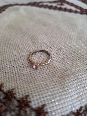 Ring used with pink rhinestone, gold color, size 18