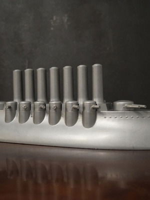 Metal war frigate used with detachable machine guns