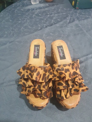 Tsoukalas women's shoes like new, size 37