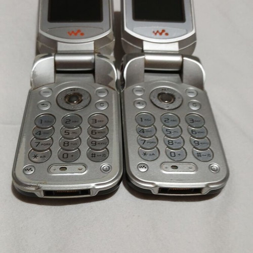 Sony Ericsson W300i Walkman phones used, pack of 2, clamshell