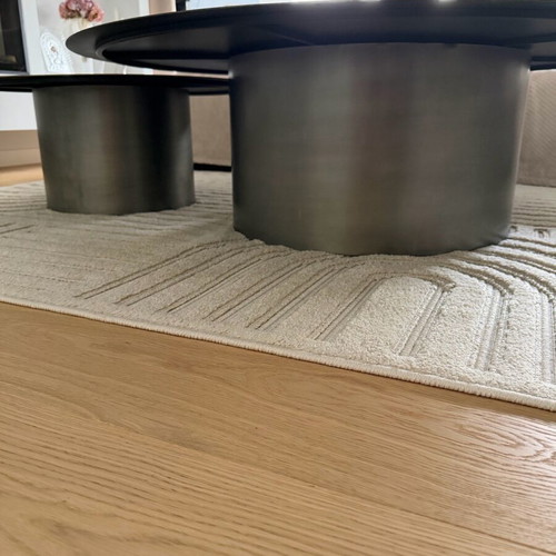 Chehoma Calgary metal round coffee tables set of 2 like new