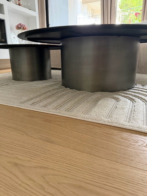 Chehoma Calgary metal round coffee tables set of 2 like new