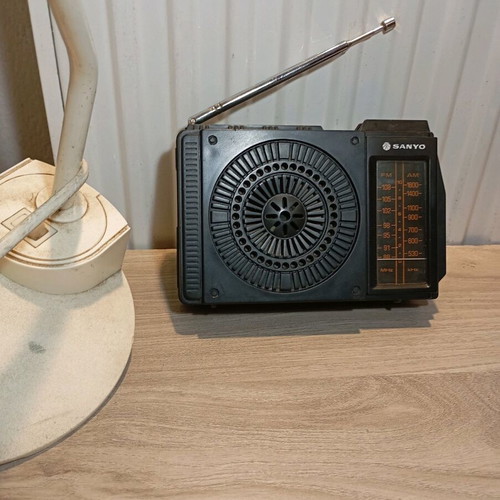 Collectible FM radio used, medium size, fully functional