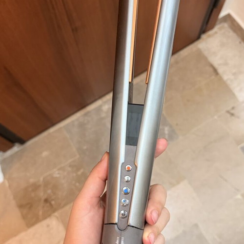 Dyson Airsrait hair straightener like new
