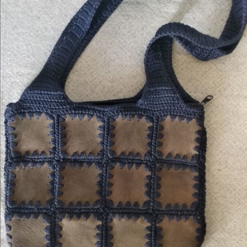 Knitted shoulder bag used, dark blue with leather