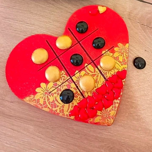 Handmade ceramic heart-shaped tic tac toe new, hand-painted