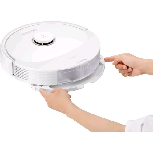 Roborock Q8 Max+ robotic vacuum like new