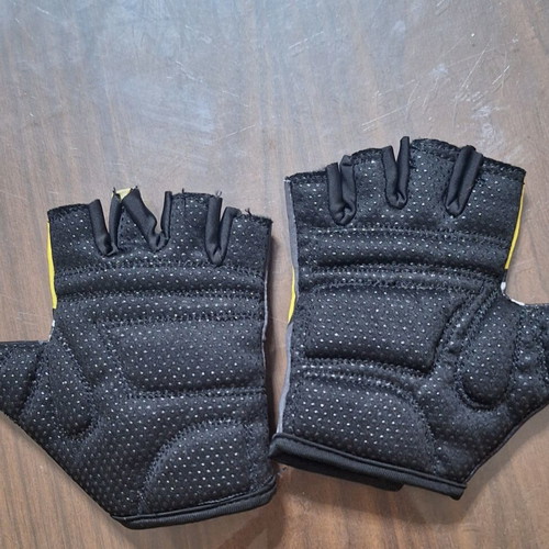 Children's cycling gloves like new, padded palm, ideal for 5-6 years