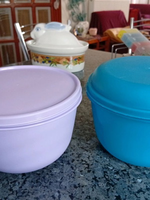 Tupperware containers set 2 pieces 2 liters like new